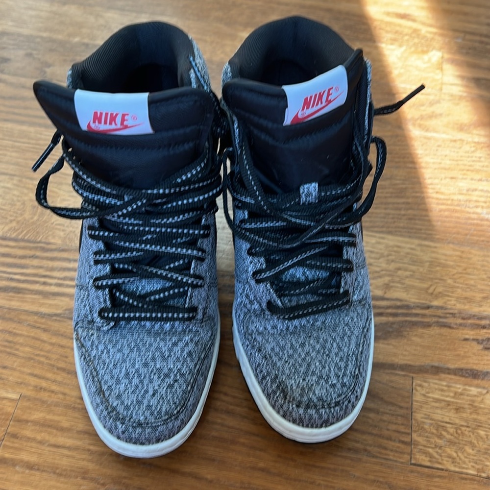NIKE dunk sky hi essential kicks